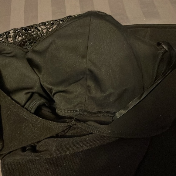 Le Chateau Lace Halter Neck Dress - Picture 6 of 8